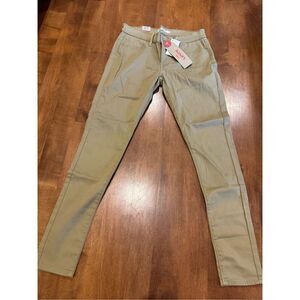 New woman’s Levi’s 710 super skinny mid rise khaki jeans size 30x30